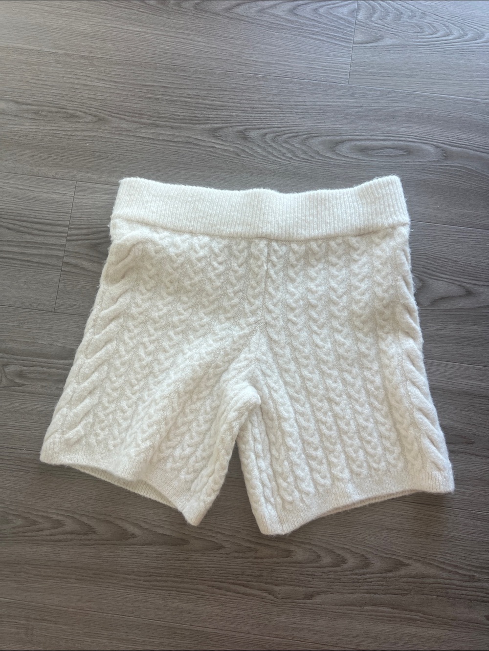 Vero Moda Cream Cable‑Knit High Waist Shorts